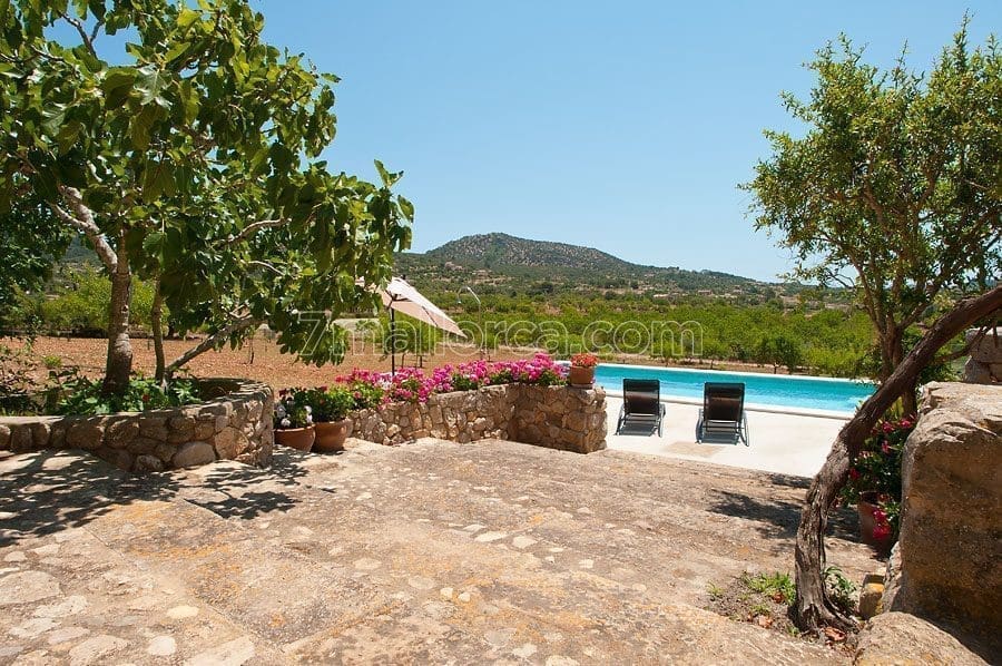 ein landhaus mit pool spanien